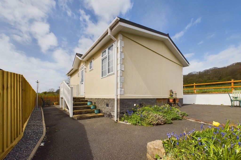 Property photo 1 of 17 Front