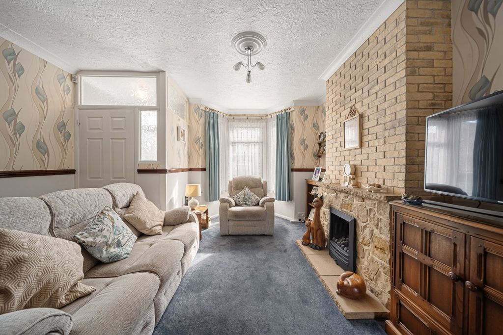 Property photo 2 of 16 5054782