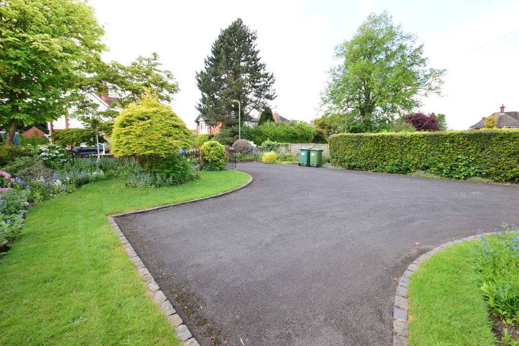 Property photo 3 of 35 Front Garden