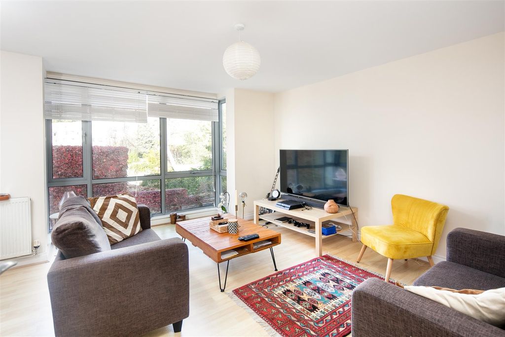 Property photo 1 of 10 5 Wallace Place. -3.Jpg