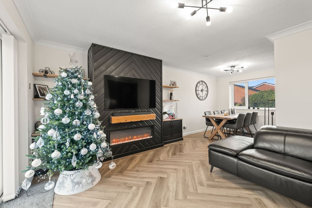 Property photo 2 of 20 P1141022-Min