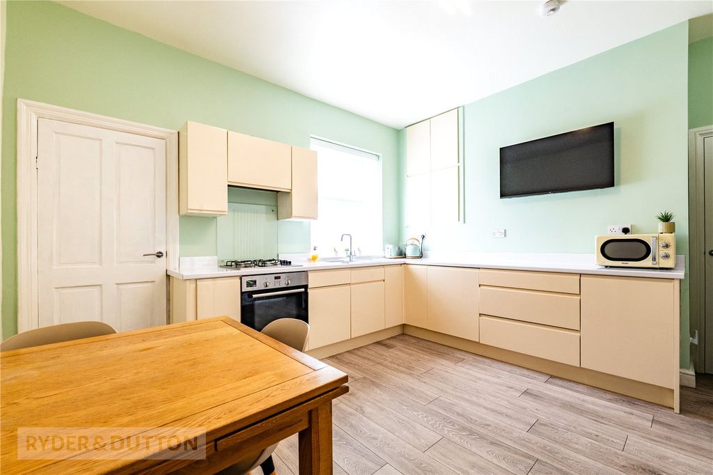 Property photo 3 of 27 Kitchen