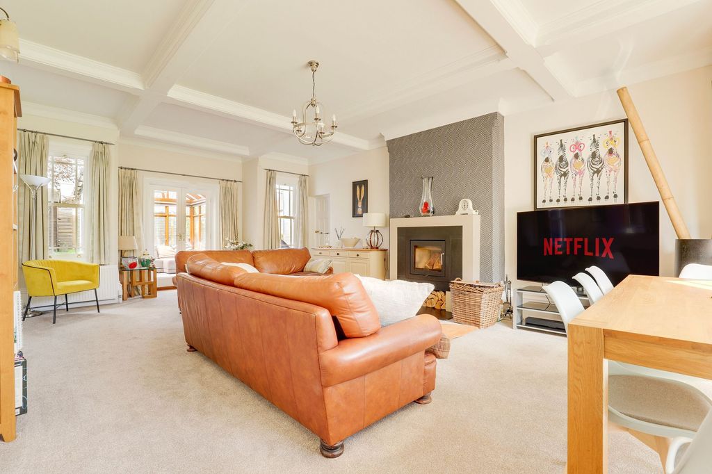 Property photo 2 of 39