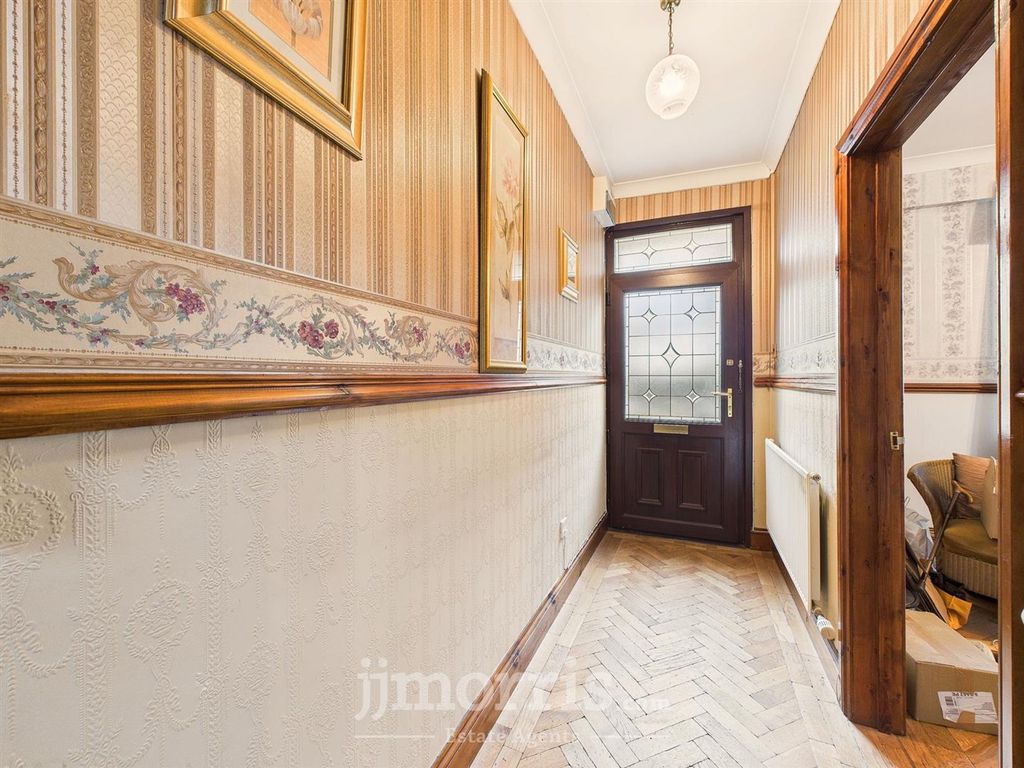 Property photo 3 of 27 Entrance