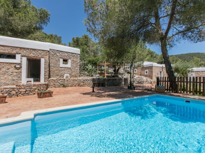 Property photo 2 of 99