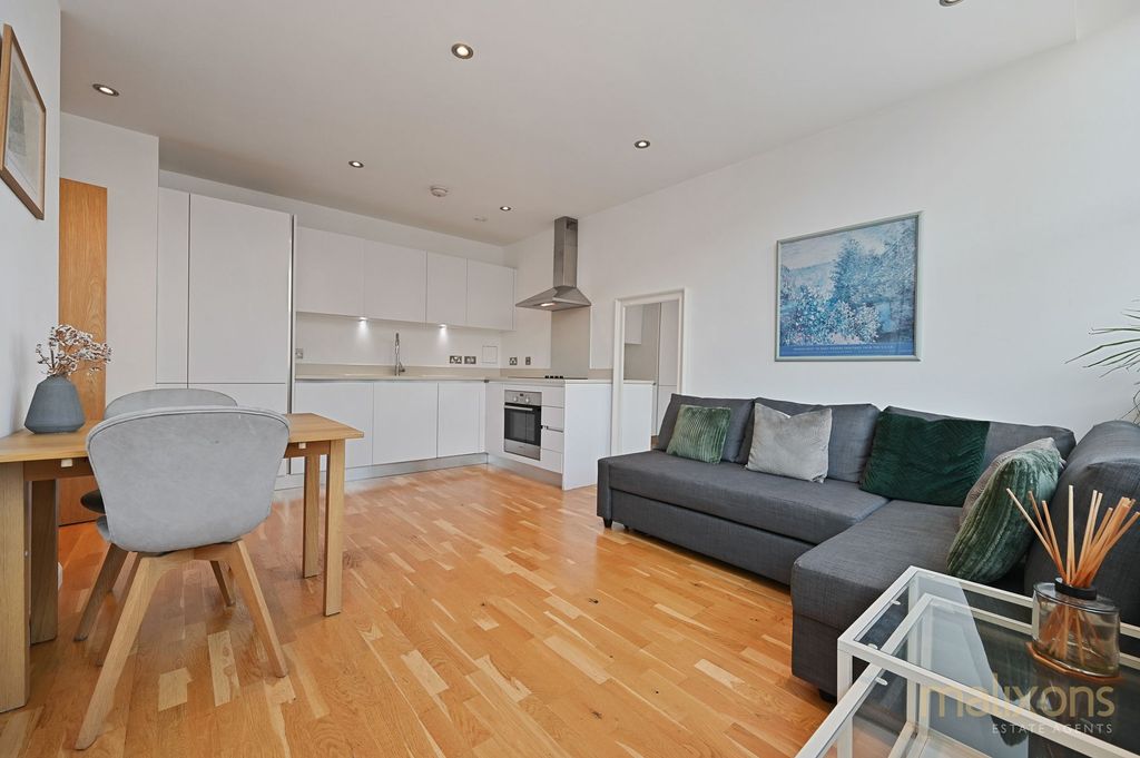 Property photo 1 of 8