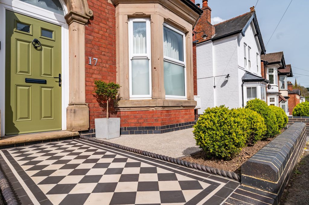 Property photo 2 of 30