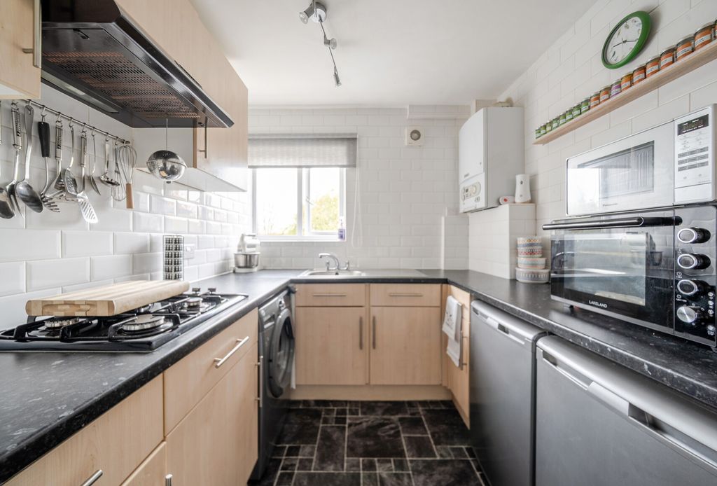 Property photo 2 of 10 Kitchen