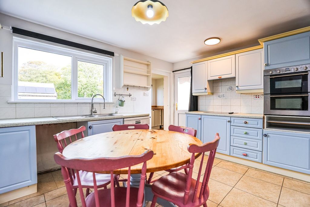 Property photo 3 of 17 Dining Kitchen