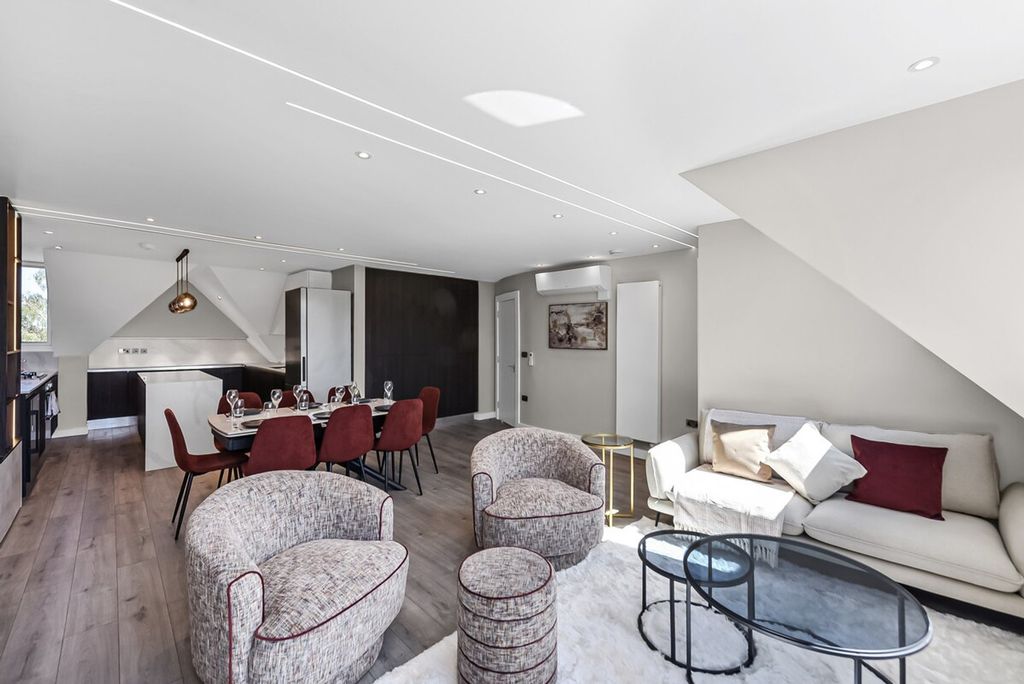 Property photo 1 of 33 Living Room