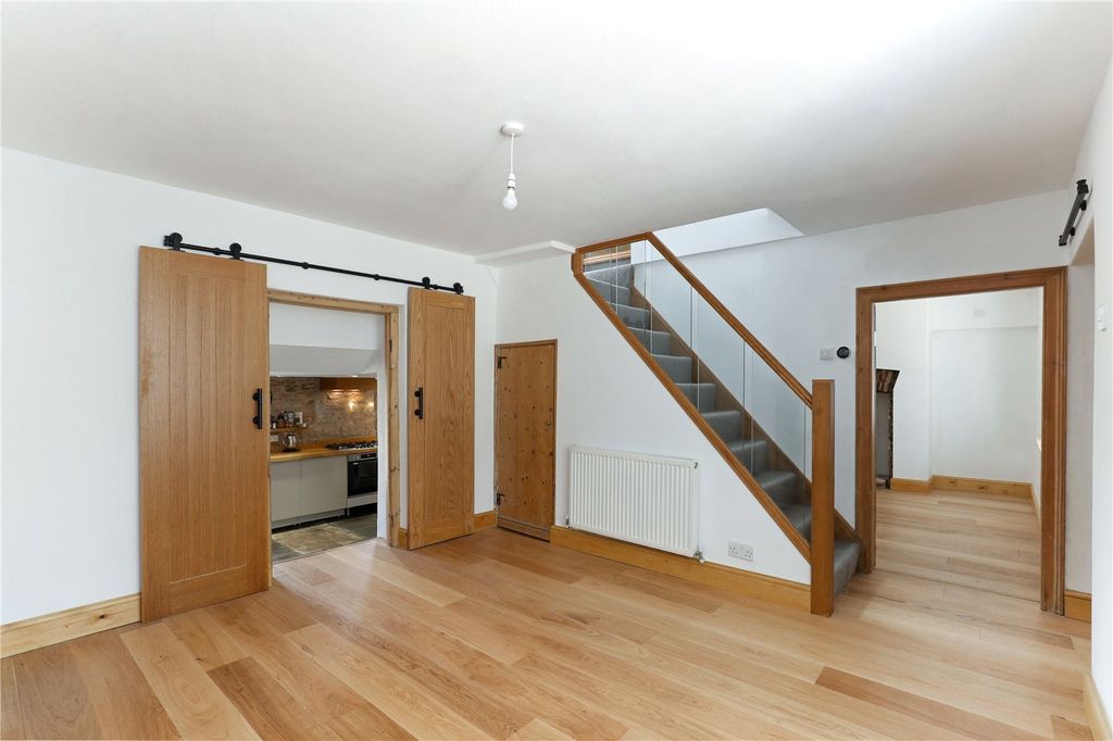 Property photo 2 of 25 Picture No. 19