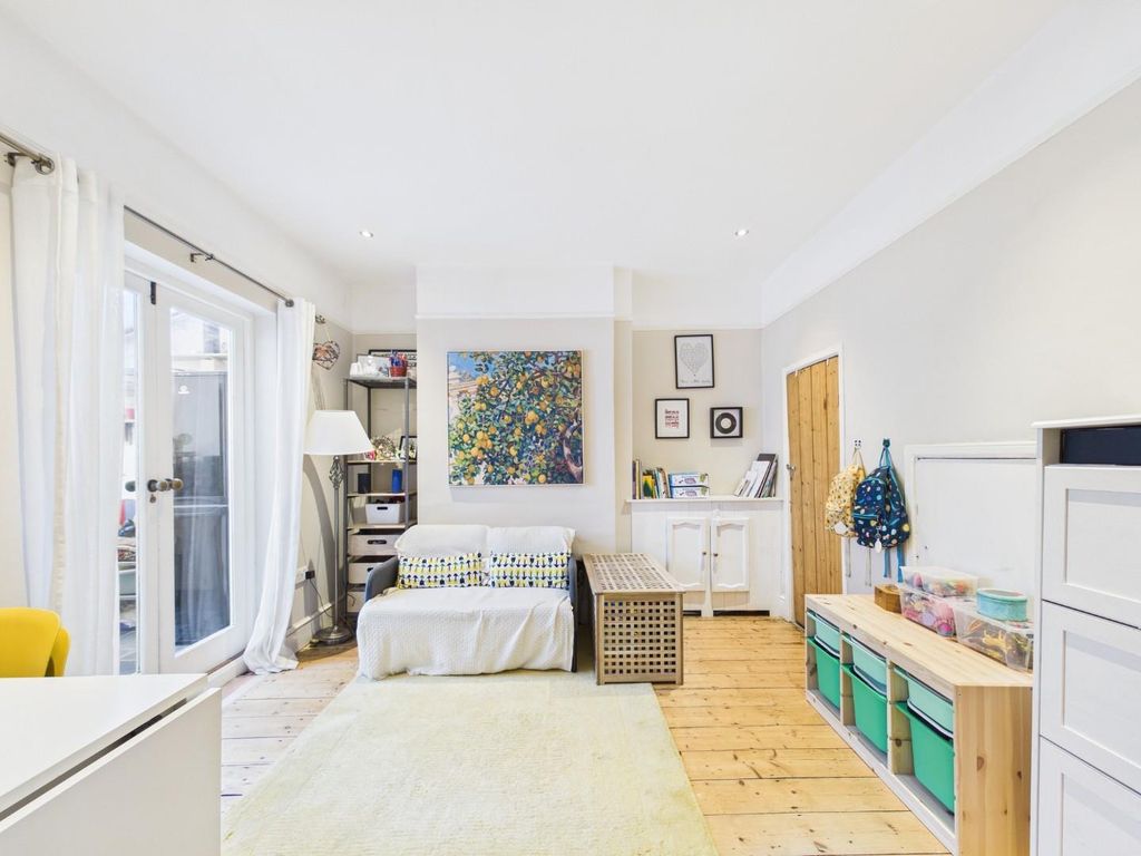 Property photo 3 of 27 Cam01576G0-Pr0341-Still020.Jpg