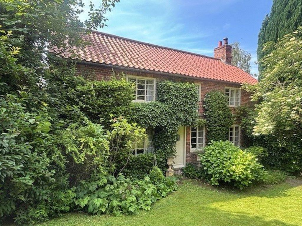 Property photo 2 of 35