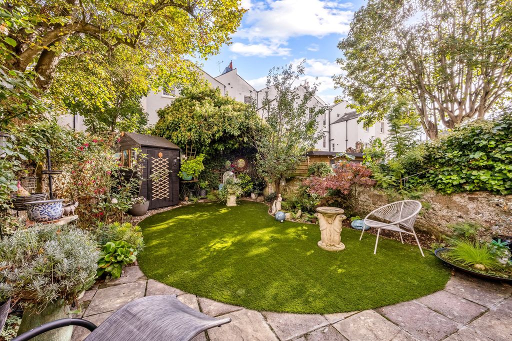 Property photo 2 of 16