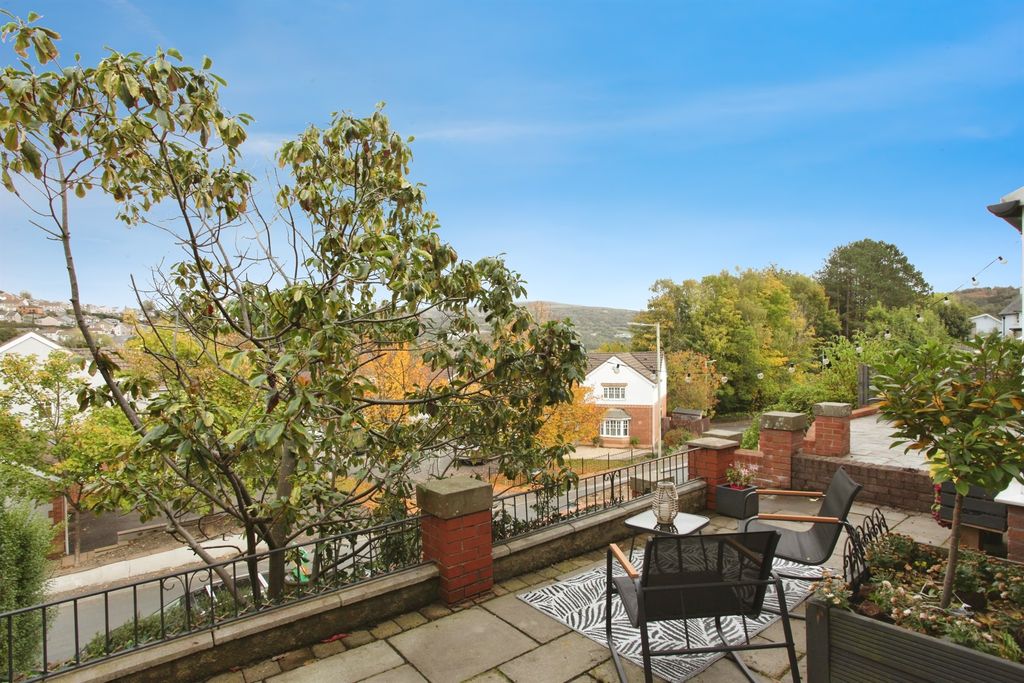 Property photo 1 of 25