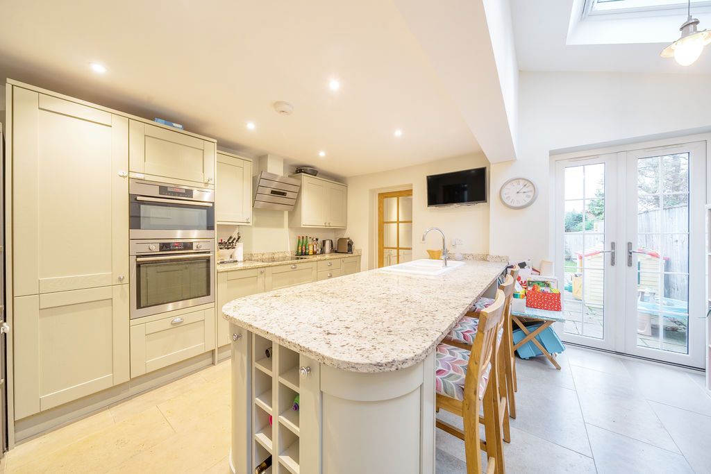 Property photo 3 of 16 Kitchen