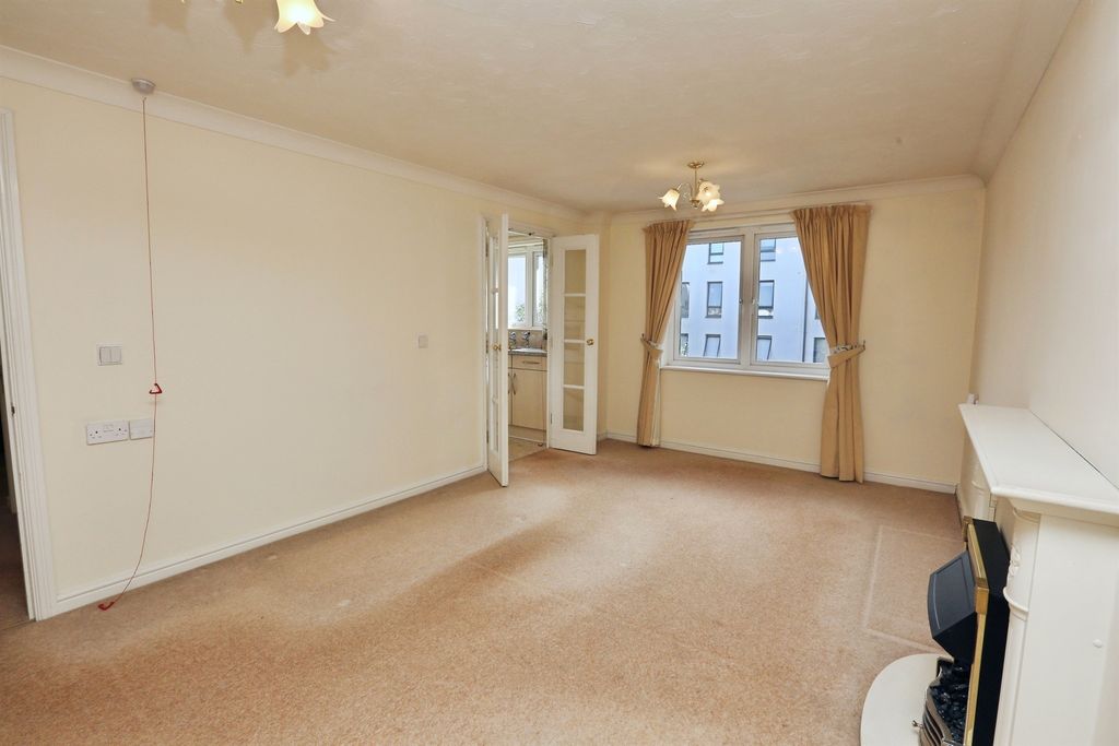 Property photo 3 of 17