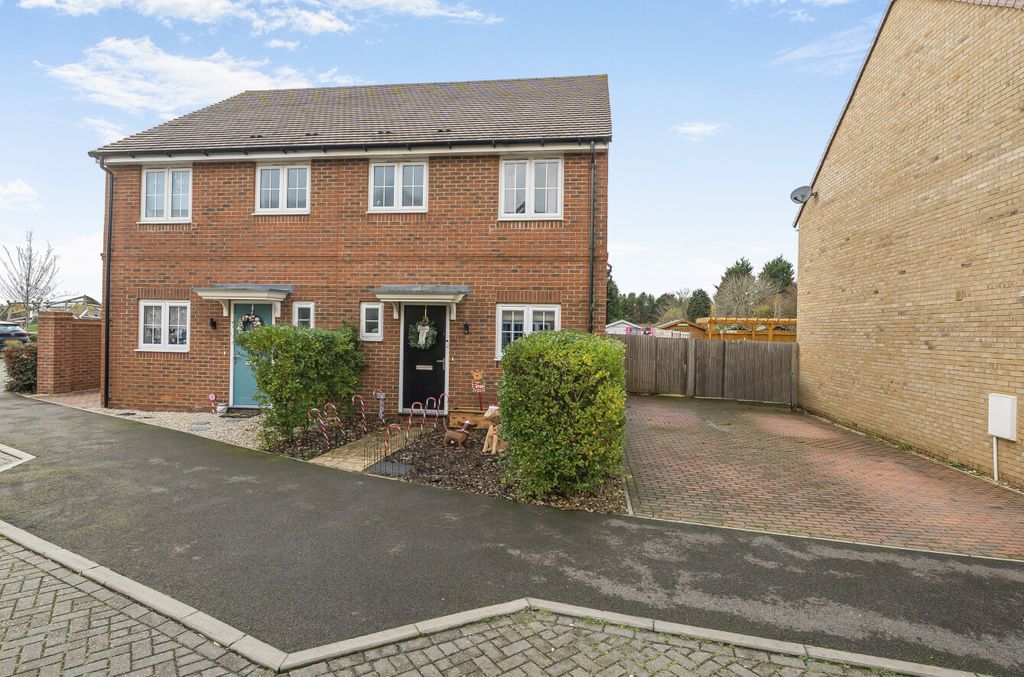 Property photo 1 of 12 1385457-17-69285F...