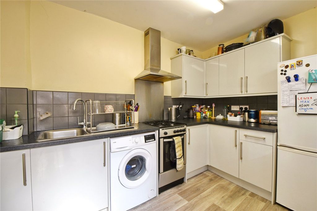 Property photo 3 of 11 Picture No. 02