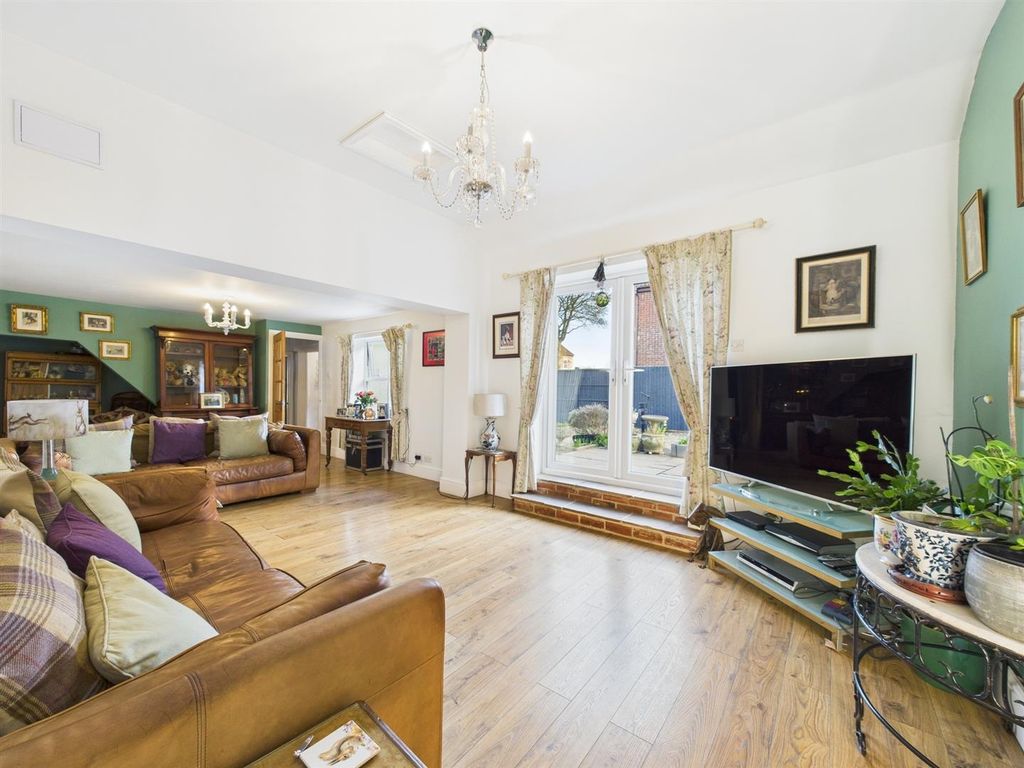 Property photo 3 of 28