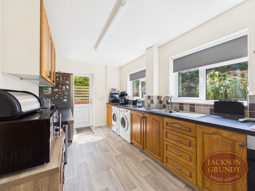 Property photo 3 of 16 Parkfield Road