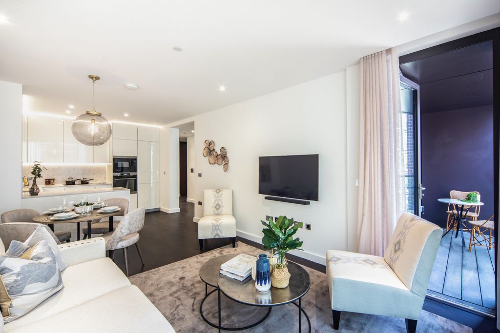 Property photo 1 of 12 2 Bed Flat To Rent In Nine Elms