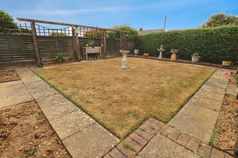 Property photo 2 of 22 Heathlands