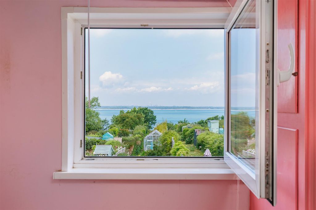 Property photo 1 of 33