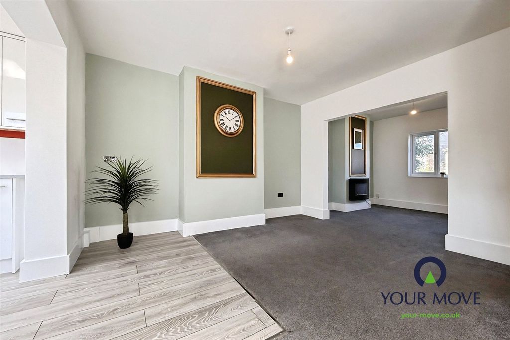 Property photo 3 of 14 Dining Room