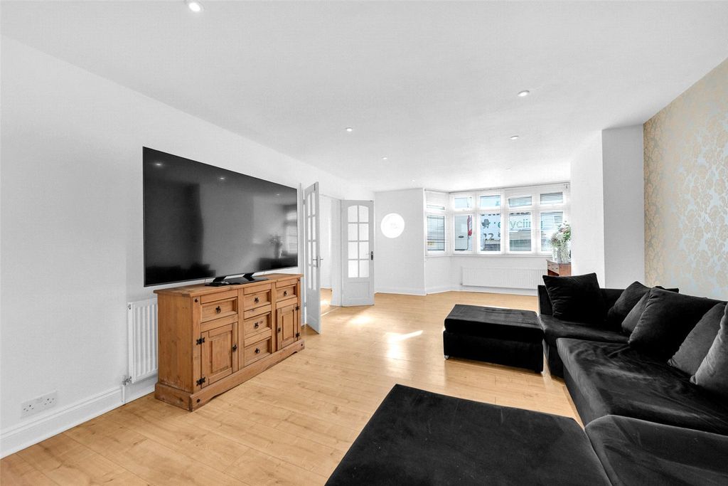 Property photo 2 of 17 Living Room