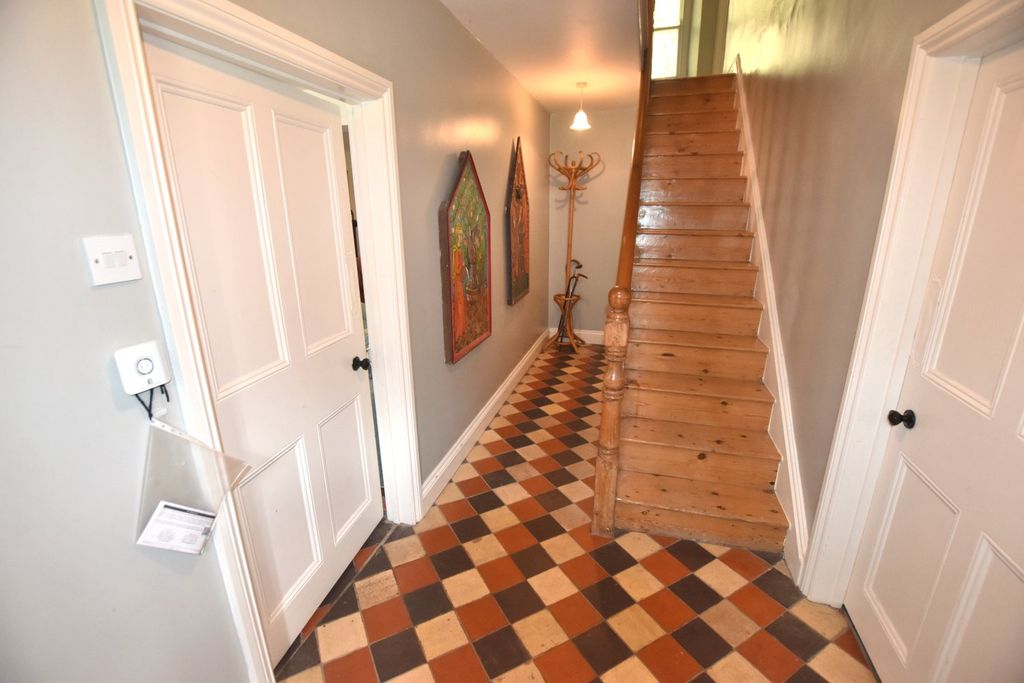 Property photo 3 of 34
