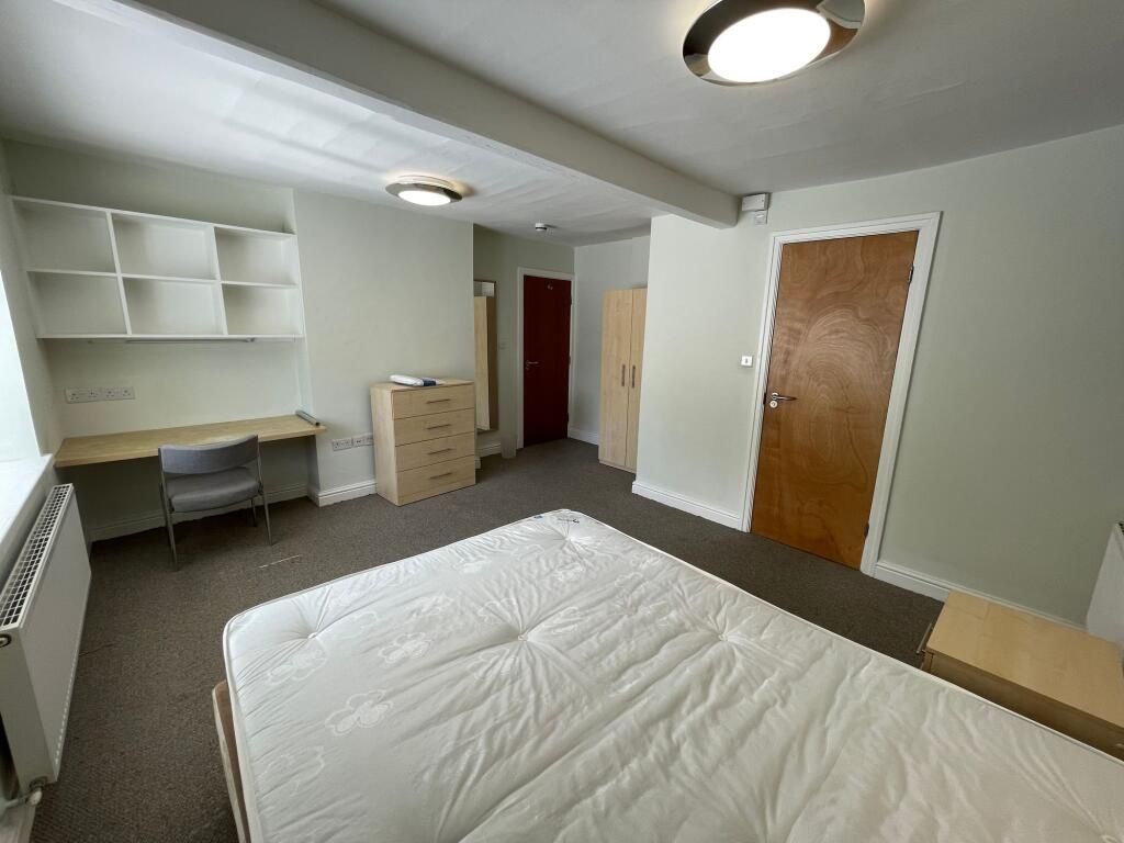 Property photo 2 of 13 Bright And Tidy Double Bedroom Featuring A Comfort...