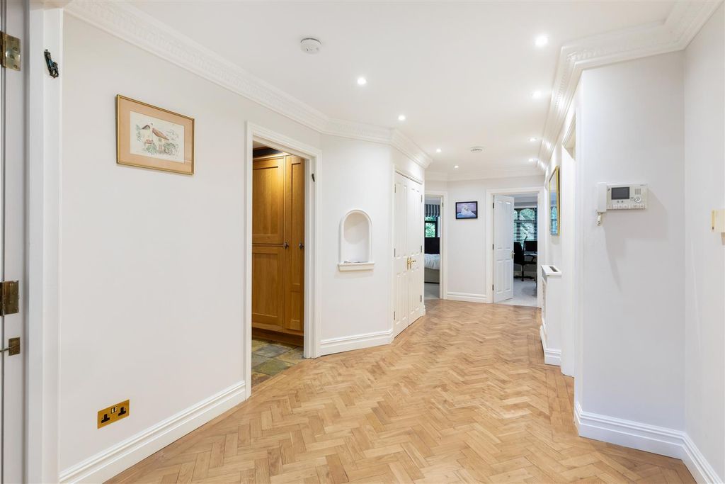 Property photo 3 of 12 181020245_Sbsm _12 Stanmore Hall Wood Lane _Ha7 4J