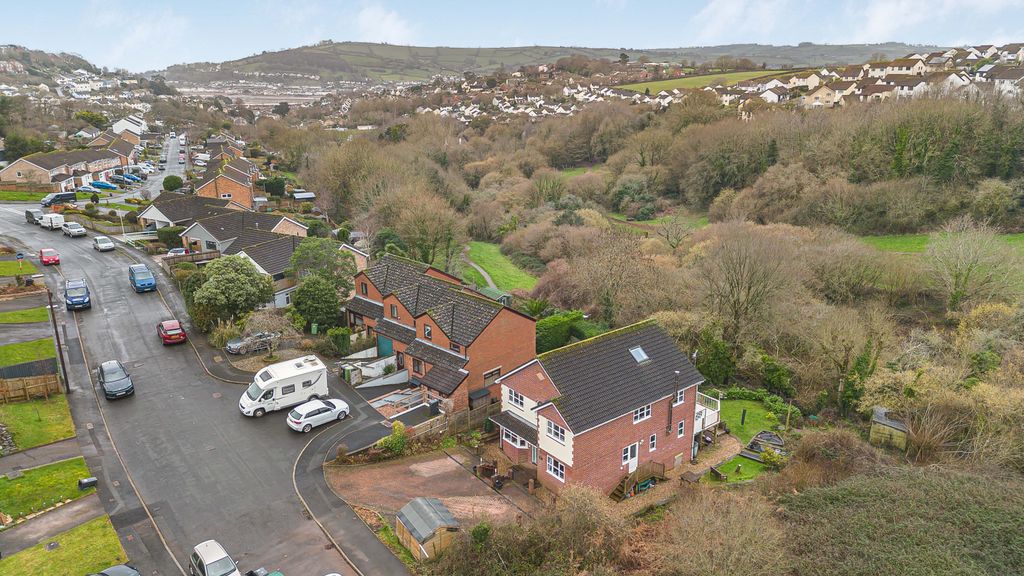 Property photo 2 of 31