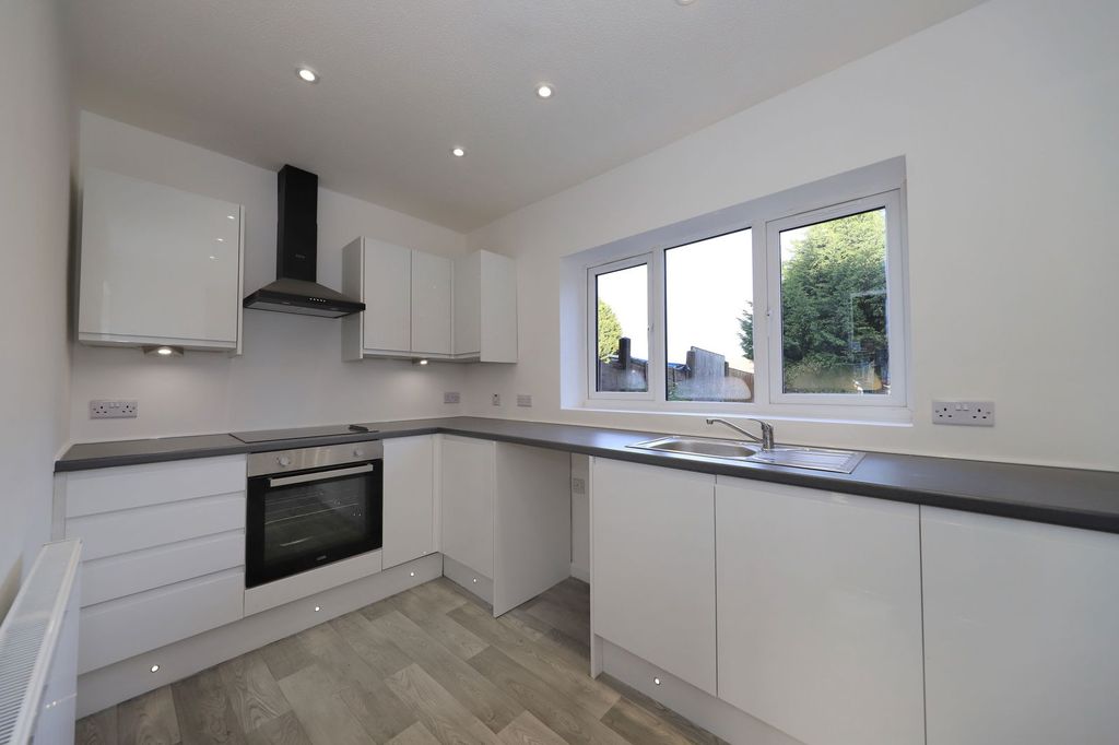 Property photo 2 of 29