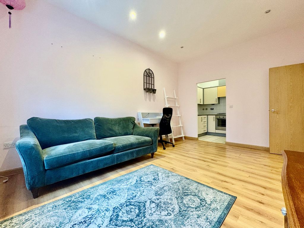 Property photo 3 of 9 Balcony