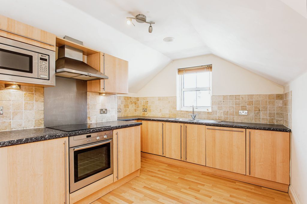 Property photo 3 of 17 Kitchen