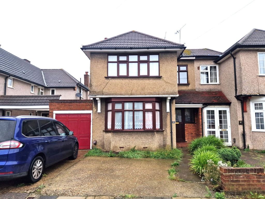 Property photo 1 of 13 Bonnersfield Close, Ha1