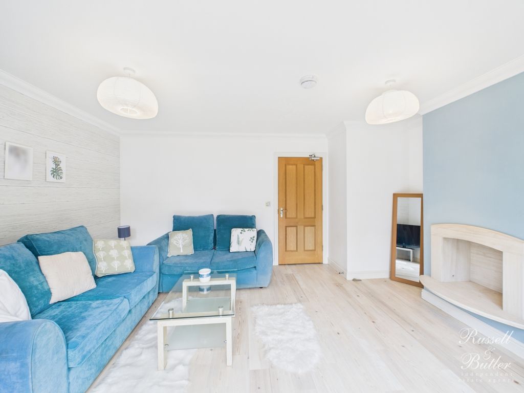 Property photo 3 of 18 Cam02127G0-Pr0360-Still014