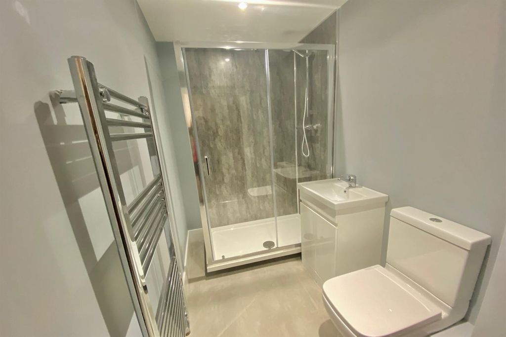 Property photo 3 of 7 (Main)