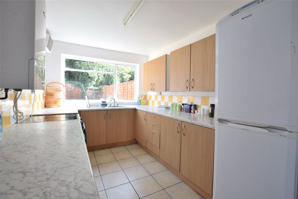 Property photo 2 of 11 Kitchen