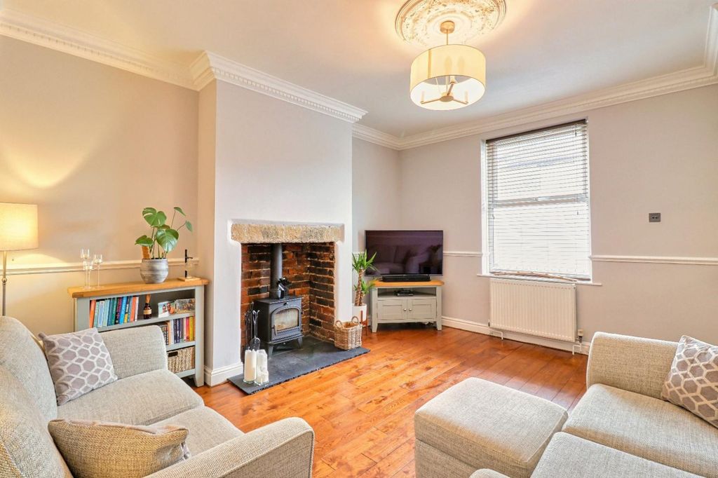 Property photo 2 of 15 Picture No. 16