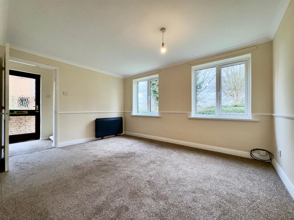 Property photo 2 of 11 Living Room 3.Jpg