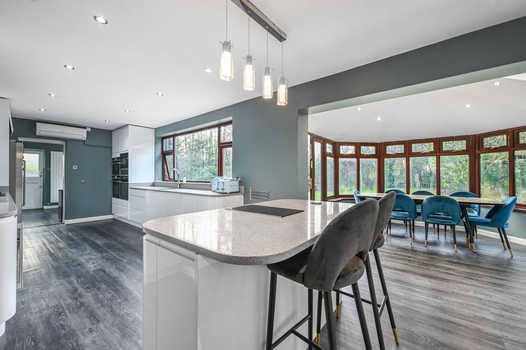 Property photo 2 of 30