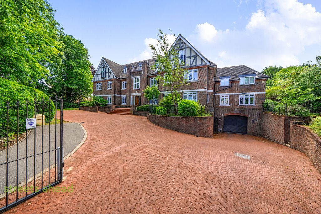 Property photo 1 of 17 2106d6A9-4d7A-4Ed...