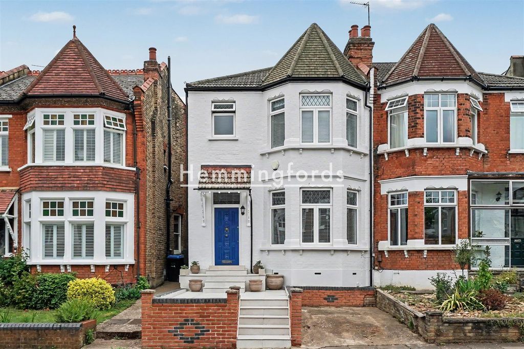 Property photo 1 of 15 Ulleswater Road N14-6.Jpg