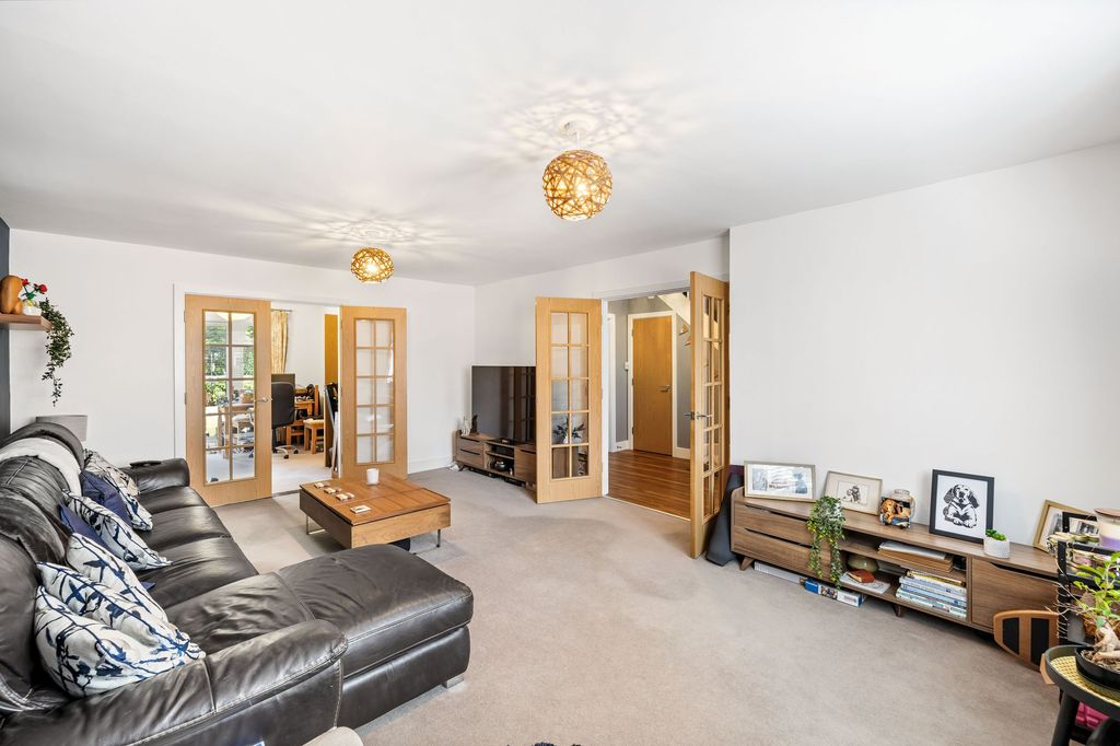 Property photo 3 of 28