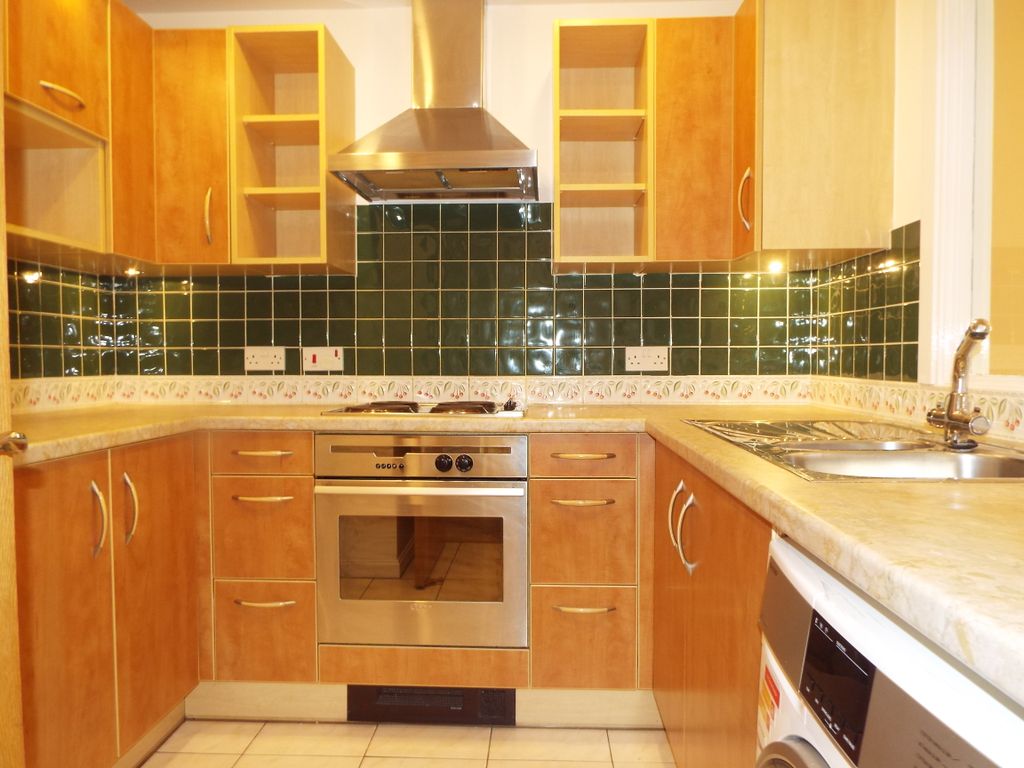 Property photo 3 of 12 Kitchen