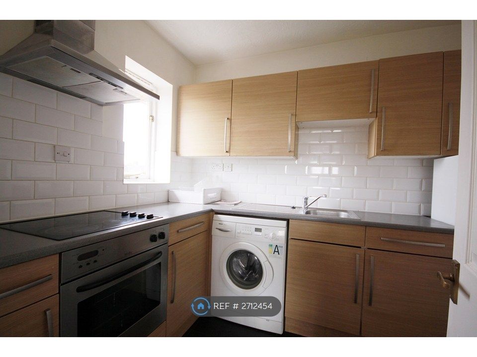 Property photo 2 of 7 Kitchen