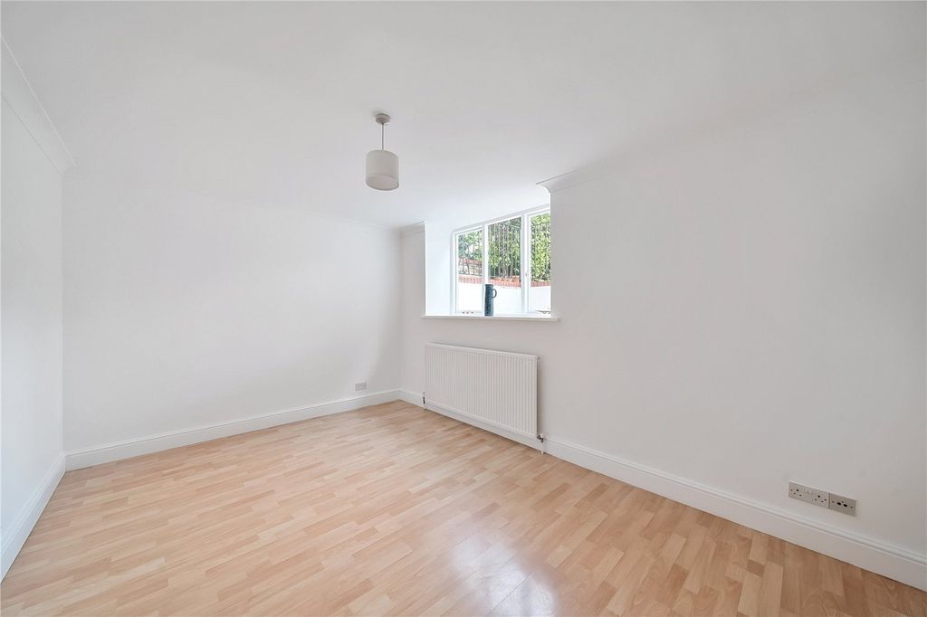 Property photo 3 of 10 Picture No. 06